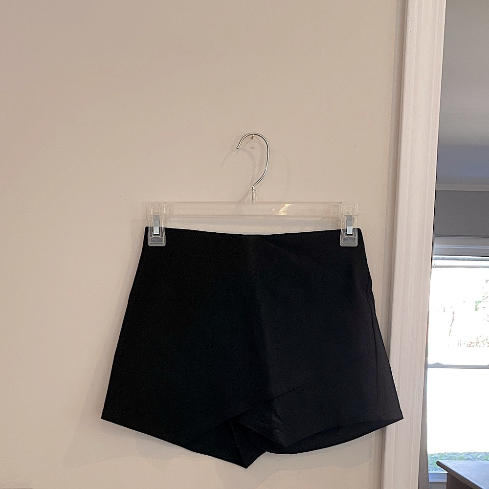 Black Skort